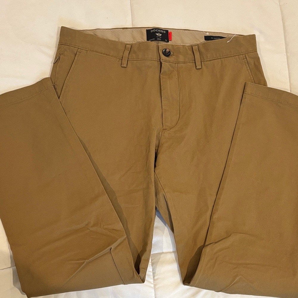 Dockers Men's Khaki Chinos